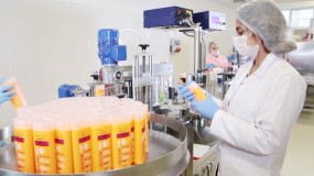 Các từ ngữ nào bị cấm sử dụng trên nhãn và quảng cáo mỹ phẩm từ năm 2026?